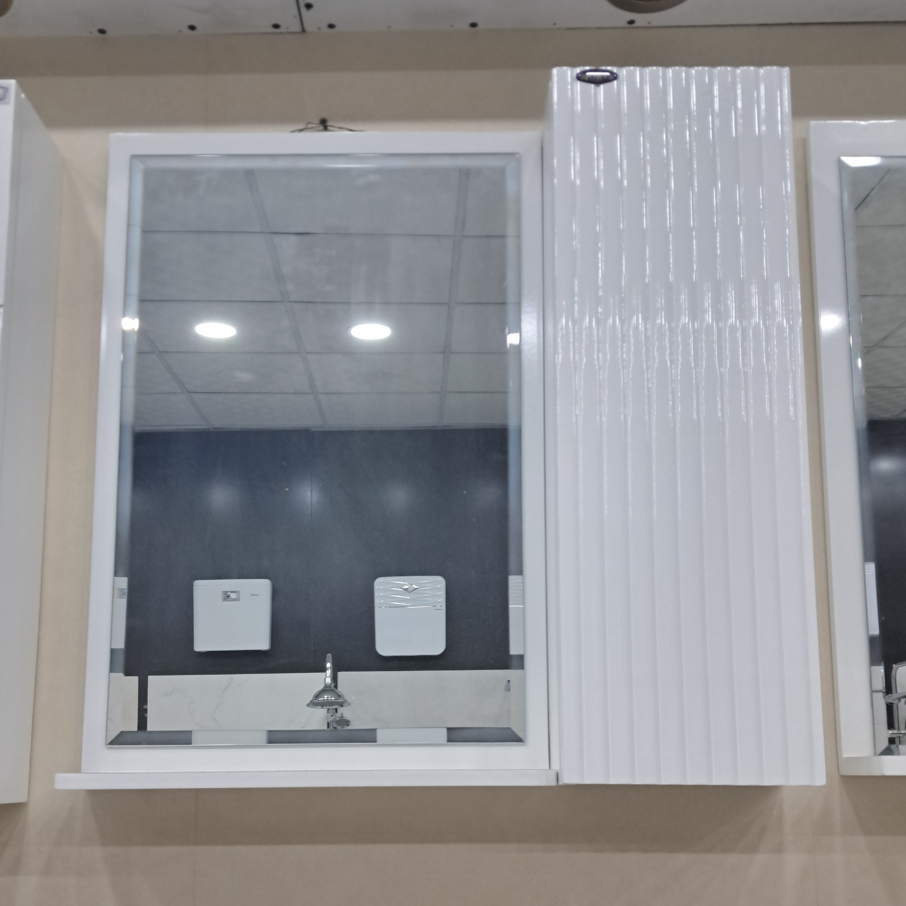 آینه و باکس PVC پارمیدا 60 مروا کابین (عرض 60 ارتفاع 60) (پس کرایه)